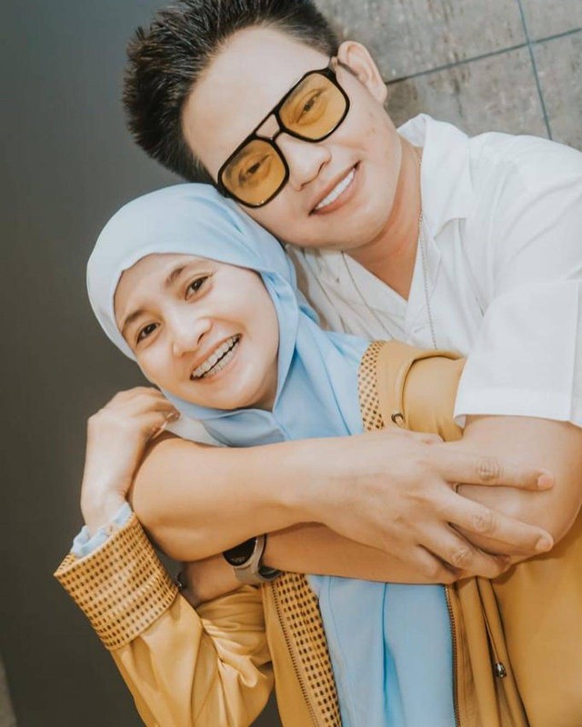 Dodhy Kangen Band dan istri. Foto: Instagram/@dodhyofficial