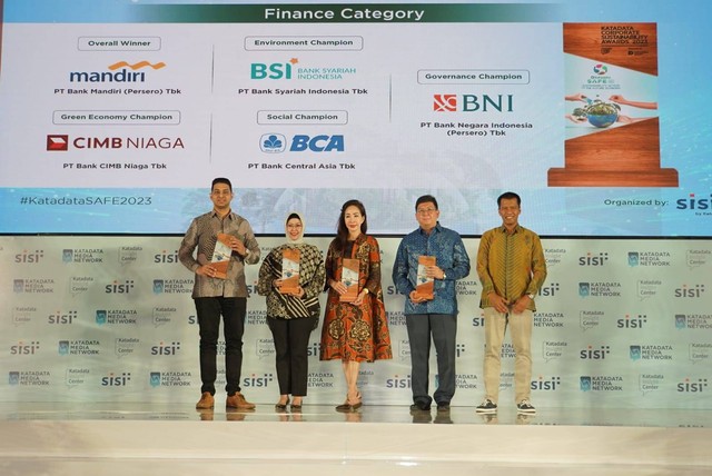 BSI didapuk sebagai pemenang untuk kategori environment dalam Katadata Corporate Sustainability Awards. Foto: dok. BSI