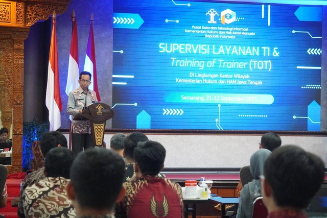 Kepala Divisi Administrasi membuka kegiatan
