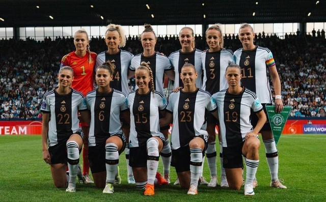 Timnas Wanita Jerman sebelum bertanding melawan Islandia di matchday kedua UEFA Women's Nations League 2023, Rabu (27/9). Foto: DFB/Sofieke van Bilsen