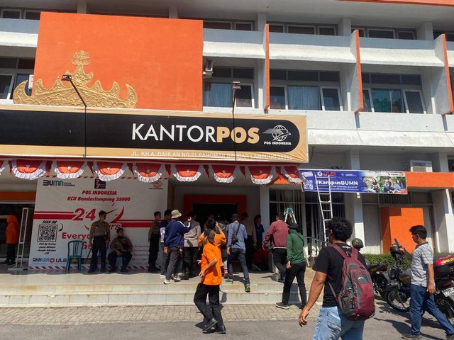 Kantor pos di Jalan KH. Ahmad Dahlan, Pahoman, Enggal, Bandar Lampung. | Foto: Sinta Yuliana/Lampung Geh