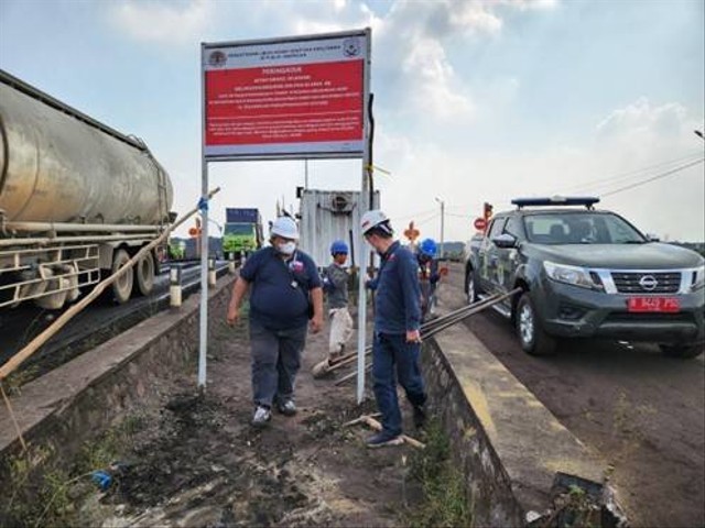 Gakkum KLHK saat menyegel PT RMK-E, Foto : Gakkum KLHK