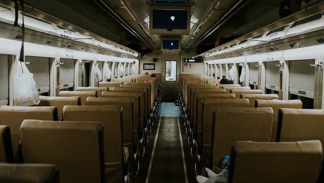 Ucapan Hari Kereta Api, Sumber: Unsplash/Falaq Lazuardi