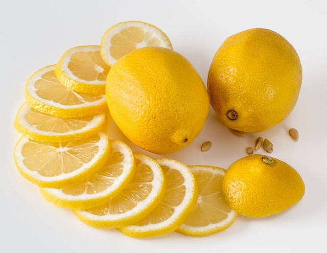  Ilustrasi Cara Membuat Air Lemon dalam Botol, Foto Pixabay/Stevepb
