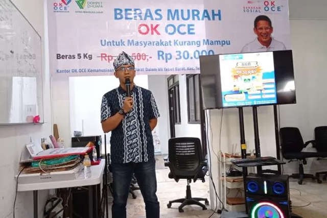Salman Khabibi, Ketua Umum OK OCE Kemanusiaan dalam Bazar Beras Murah x Pasar OK OCE pada Rabu (29/9) di Tebet