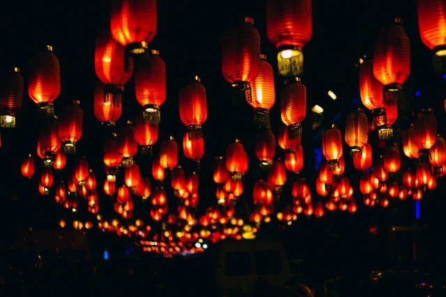 Ilustrasi Festival Cahaya Lentera di PIK, Sumber: Unsplash/Elvir K