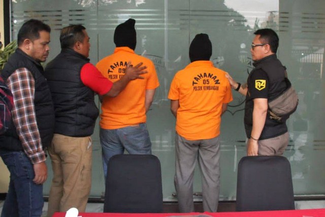 Polsek Kembangan mengamankan 2 maling motor yang beraksi di Jalan Soka Putih, Kel. Meruya Utara Kec. Kembangan Jakarta Barat pada Selasa (26/9/2023). Foto: Dok. Istimewa