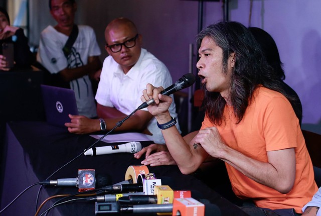 Keluarga besar kelompok band Koes Plus saat konferensi pers terkait pelarangan lagu lagu Koes Plus yang dibawakan T'Koes Band di kawasa H. Nawi, Jakarta, Kamis, (28/9/2023). Foto: Agus Apriyanto