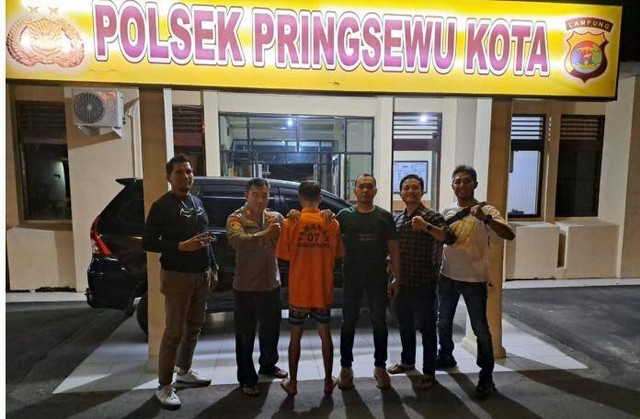 Pelaku pencurian voucher kuota berhasil diamankan. | Foto: Dok Polres Pringsewu