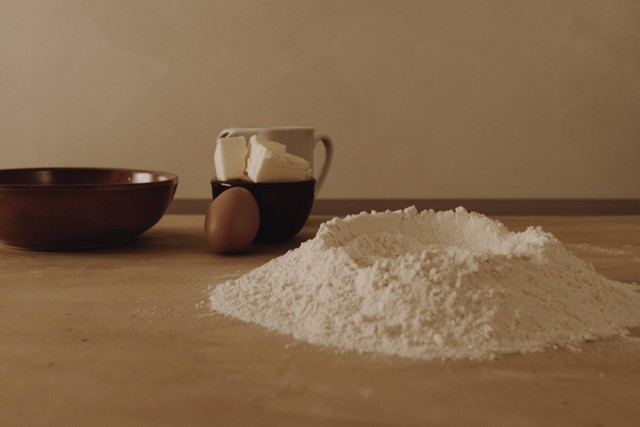 Ilustrasi Cara Bikin Cemilan dari Tepung Terigu, Unsplash/Simona Sergi.