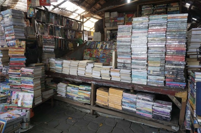 Ilustrasi toko buku bekas sepi pembeli. Foto Octopus16/Shuttterstock.