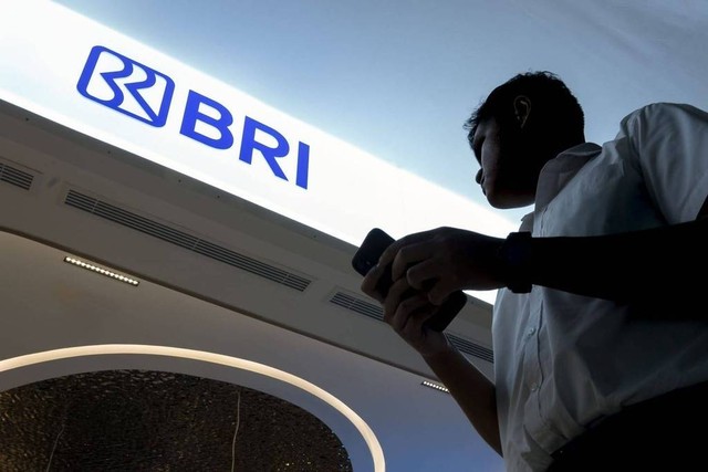 Ilustrasi cara transaksi tanpa kartu BRI. Foto: BRI