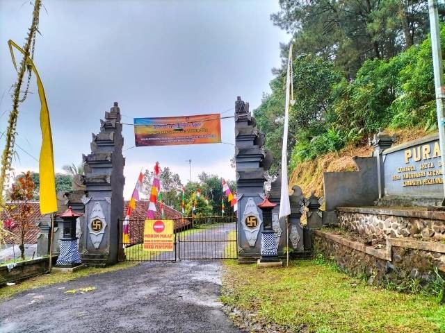 Pintu masuk Gapura. Foto. Dok. Muamar Kadavi