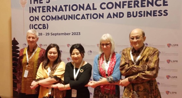Prita Kemal Gani (tengah) bersama sejumlah pembicara dalam konferensi - IST