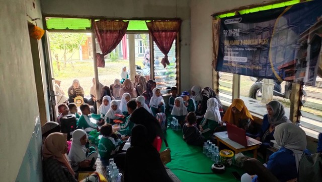 Proses Pembelajaran dan Pelatihan kepada Warga oleh Tim PKM PM Universitas Muhammadiyah Jember