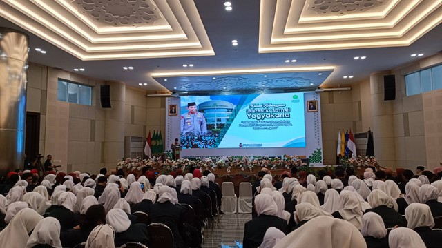 Kapolri Jenderal Listyo Sigit Prabowo saat di Universitas Aisyiyah Yogyakarta (Unisa) di Kabupaten Sleman, Jumat (29/9). Foto: Arfiansyah Panji Purnandaru/kumparan