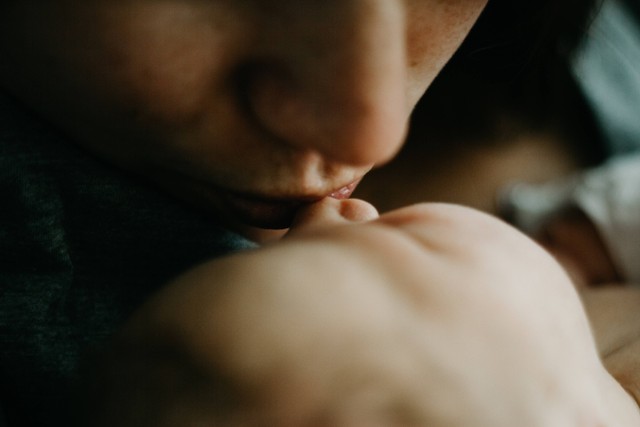 Ilustrasi Cara Mengatasi Hidung Bayi Tersumbat. Unsplash/Vince Fleming.