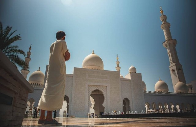 Ilustrasi Pengertian Solat Fardu Sumber Unsplash/Artur Aldyrkhanov
