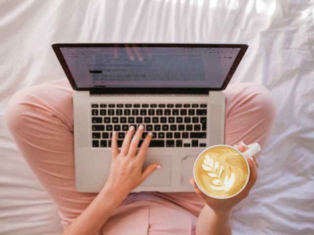Ilustrasi Cara Membuat Teks Biografi, Foto Unsplash/Sincerely Media