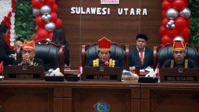 Ketua DPRD Sulawesi Utara, Fransiscus Andi Silangen saat memimpin rapat paripurna istimewa HUT ke-59 Provinsi Sulut.