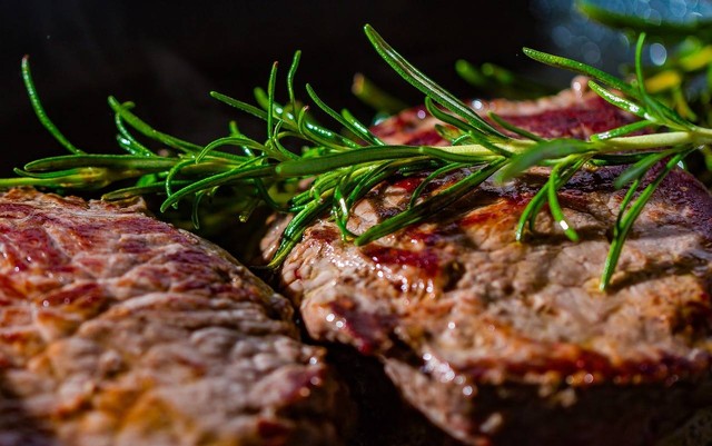 Ilustrasi Perbedaan Beef Sirloin dengan Beef Tenderloin. (Sumber: Pixabay)