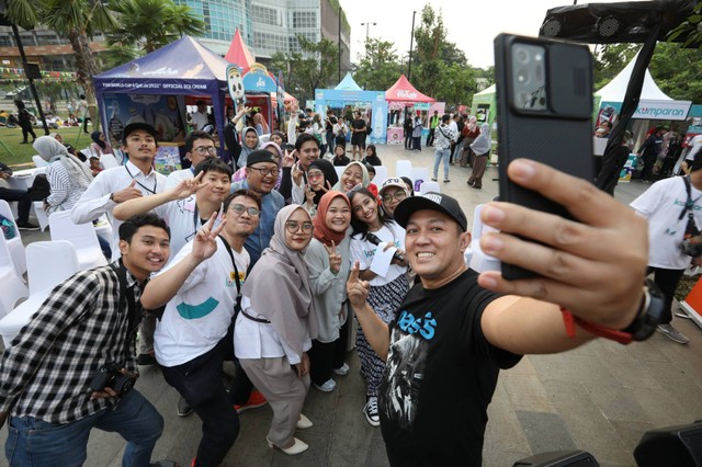 Pengunjung mengikuti kumparan hangout dalam acara Pesta Nasgor di BXc Park @Bintaro Jaya Xchange Mall, Tangerang Selatan, Sabtu (30/9/2023). Foto: Aditia Noviansyah/kumparan