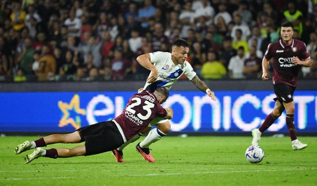 Pertandingan Liga Italia 2023/24 antara Salernitana vs Inter Milan, Minggu (1/10) dini hari WIB. Foto: Alberto Lingria/REUTERS