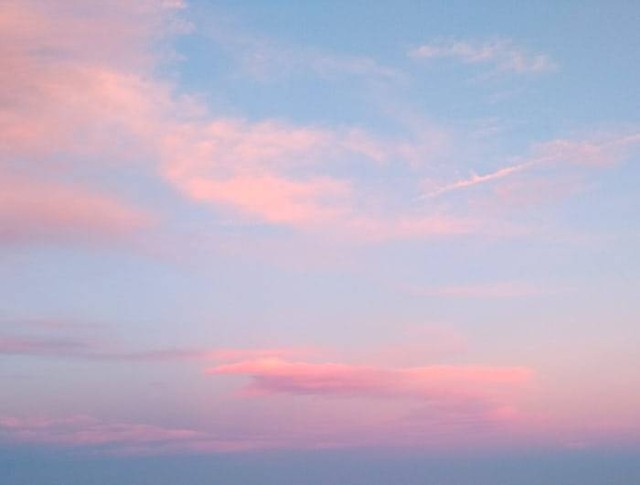 Ilustrasi kata-kata senja. Sumber: unsplash.com/Guillaume Galtier
