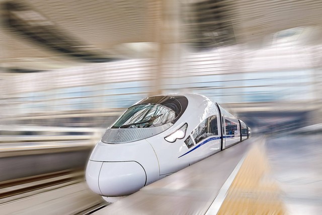 Ilustrasi kereta cepat di China. Foto: Shutterstock