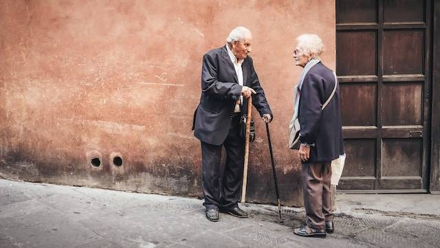 Ucapan Hari Lanjut Usia Internasional. Foto hanya ilustrasi. Sumber foto: Unsplash/Cristina Gottardi