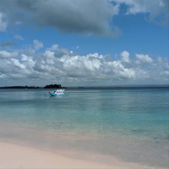 Keindahan Pantai Pink, Lombok. Foto: Dok. Pribadi