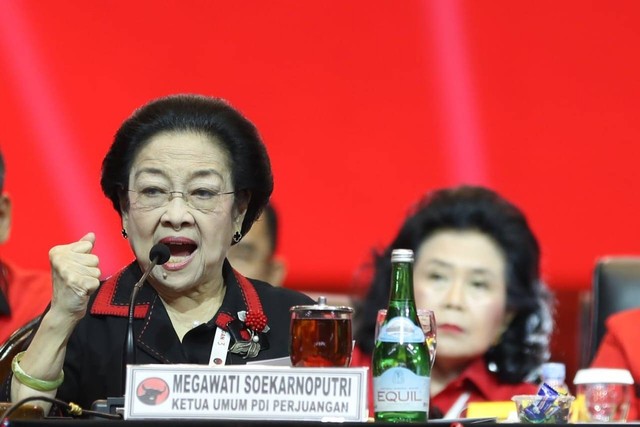 Ketua Umum PDIP Megawati Soekarnoputri memberikan sambutan saat penutupan Rakernas IV PDIP di JIExpo Kemayoran, Jakarta, Minggu (1/10/2023). Foto: PDIP