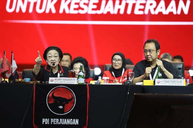 Ketua Umum PDIP Megawati Soekarnoputri memberikan sambutan saat penutupan Rakernas IV PDIP di JIExpo Kemayoran, Jakarta, Minggu (1/10/2023). Foto: PDIP