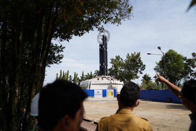 Tugu Khatulistiwa di Kalimantan Barat (Sumber Foto: Bappeda Kota Pontianak)