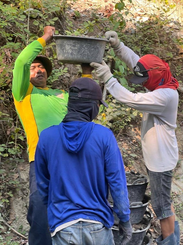 Gotong royong warga melalui program Padat Karya. Foto: AR