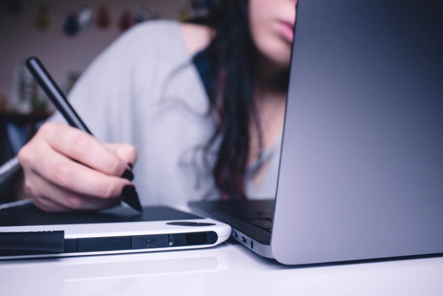 Woman using drawing pad while in front of laptop photo: Josefa Ndiaz/unsplash