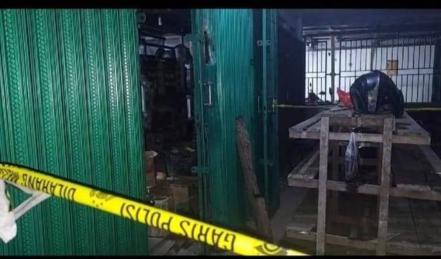 Tempat Kejadian Perkara (TKP) korban perampokan sadis di Jalan Adisucipto yang menewaskan sepasang lansia. Foto: Dok. Hi!Pontianak