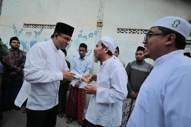 Bacapres Anies Baswedan saat mengunjungi Ponpes Al Anwar, dan Ma'hadu 'Ulum Asy-Syar'Iyyah (MUS) Rembang, Sarang, Rembang, Minggu (1/10). Foto: Dok. Istimewa