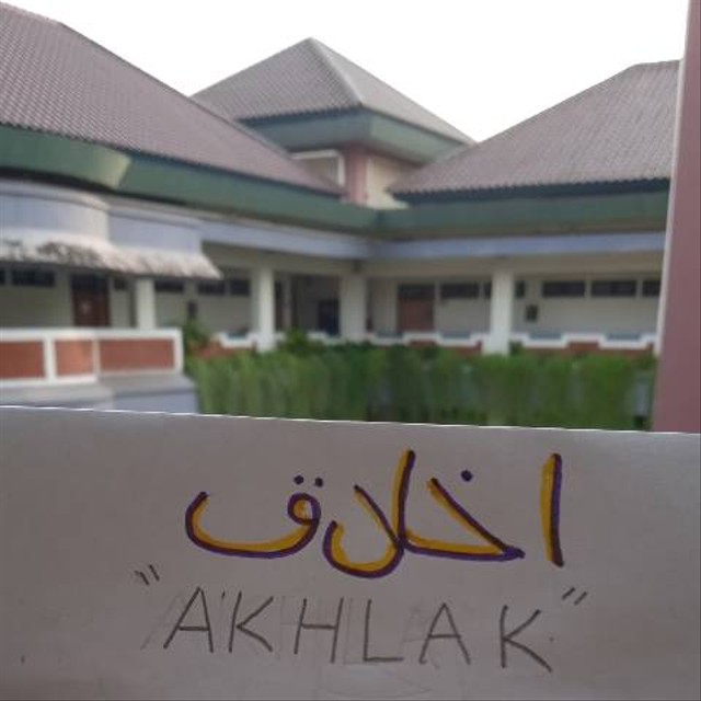 Foto pribadi penulis, di UIN Syarif Hidayatullah Jakarta. 