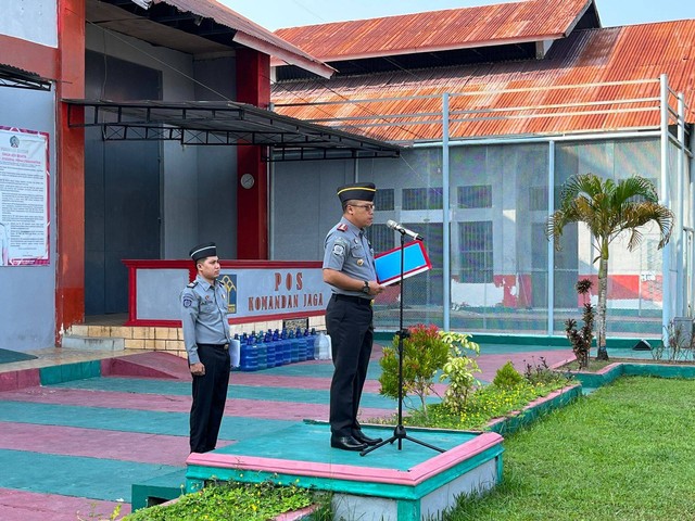 "Pancasila Pemersatu Bangsa Menuju Indonesia Maju" - Rutan Pasangkayu Laksanakan Upacara Hari Kesaktian Pancasila. Foto: Rutan Pasangkayu/dok (02/10)