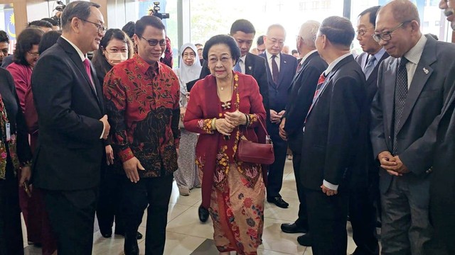 Presiden ke-5 RI Megawati Soekarnoputri terima gelar HC ke-10 di Malaysia  Foto: Dok. PDIP