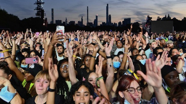 Ilustrasi penonton konser musik. Foto: Angela Weiss / AFP.