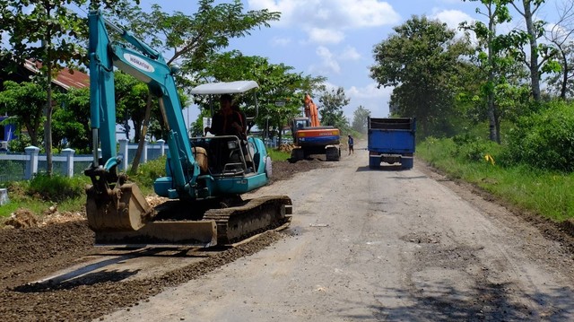 Ilustrasi pembangunan desa berkat dana transfer ke daerah.