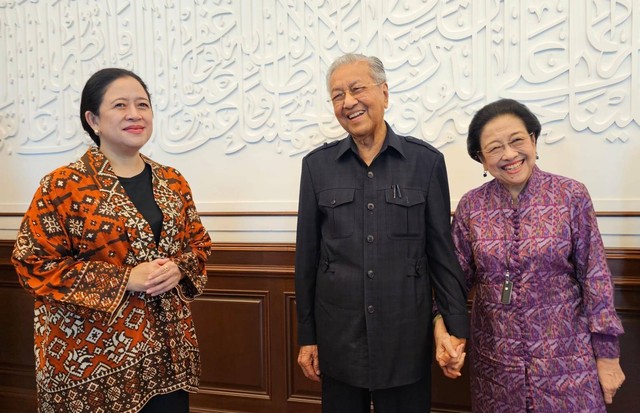 Presiden ke-5 RI Megawati Sokarnoputri dan Mantan Perdana Menteri Malaysia Mahathir Mohamad di Malaysia, Selasa (3/10/2023). Foto: Dok. PDIP
