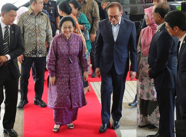 Megawati Soekarnoputri menemui Perdana Menteri Malaysia Dato Seri Anwar Ibrahim, di Putrajaya, Malaysia, Selasa (3/10/2023). Foto: Dok. PDIP