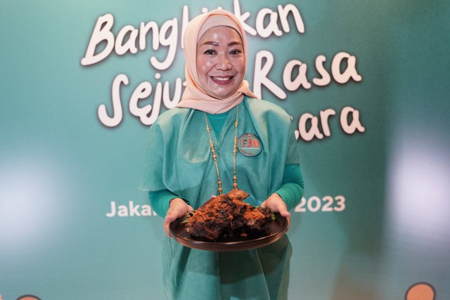 Nia Hanafie, generasi kedua Sop Konro Karebosi-Konferensi pers Festival Jajanan Bango 2023 di Jakarta. Foto: Bango