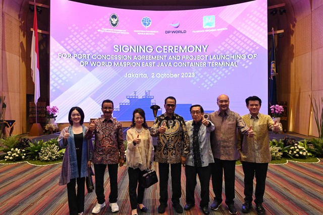 Penandatanganan Perjanjian Konsesi Pelabuhan dan Peluncuran Proyek Terminal Peti Kemas Jawa Timur DP World-Maspion, pada Senin (2/10/2023), di kantor Kementerian Perhubungan, Jakarta. Foto: Kemenhub RI