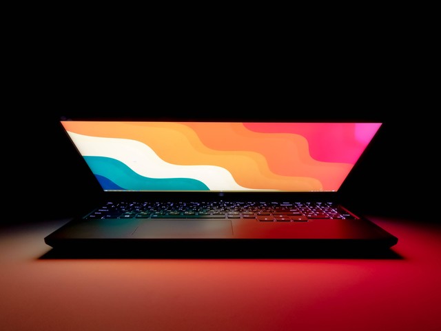 Ilustrasi Cara Membalik Layar Laptop Lenovo, Foto: Unsplash/Artin Bakhan