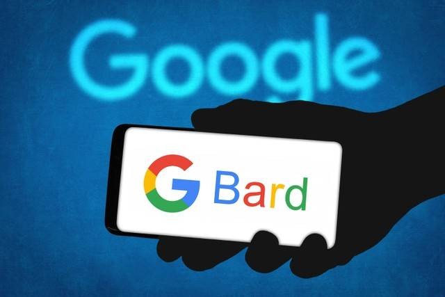 Ilustrasi cara menggunakan Google Bard AI. Foto: Shutterstock.com/gguy. 