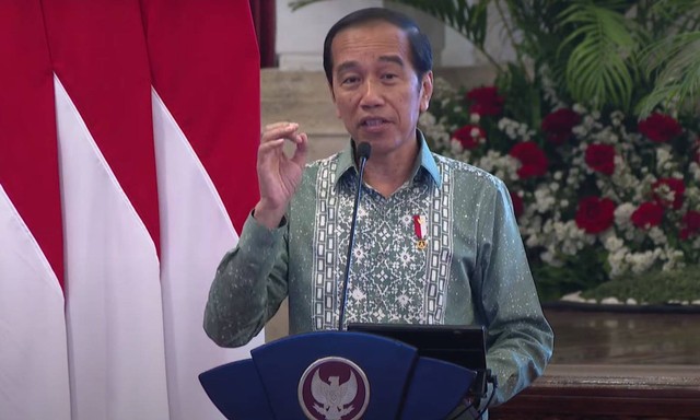 Presiden Jokowi memberi arahan kepada peserta PPSA XXIV dan Alumni PPRA LXV 2023 Lemhannas RI di Istana Negara, Rabu (4/10/2023). Foto: Youtube/Sekretariat Presiden